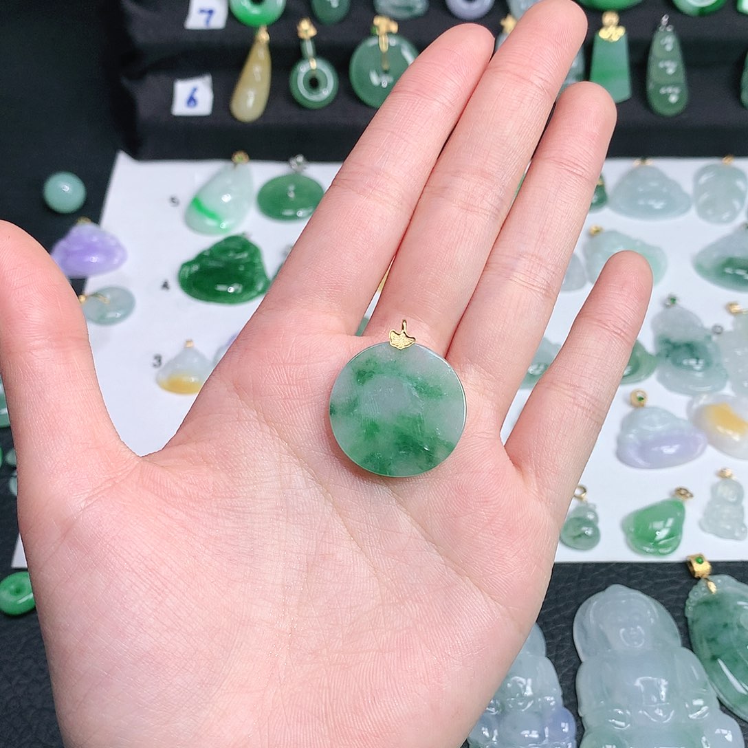 翡翠颈饰未镶嵌翡翠