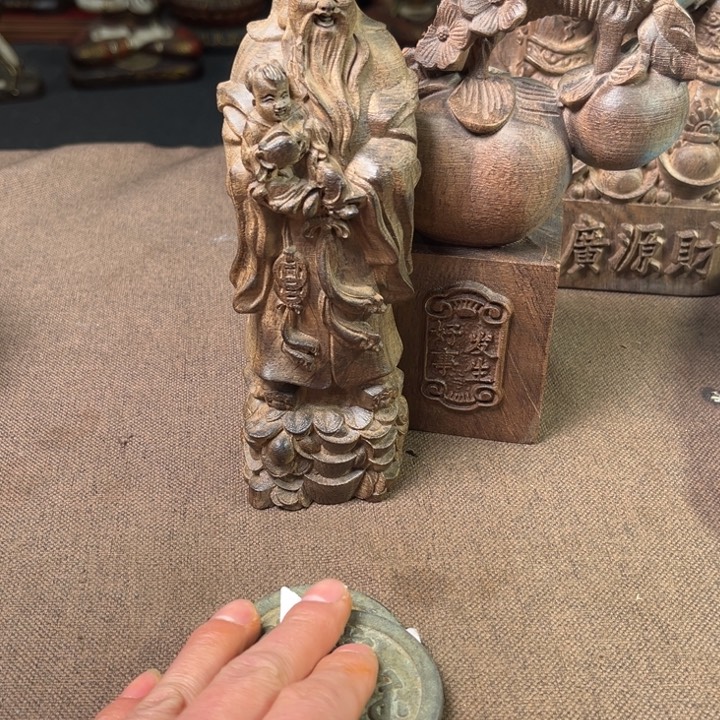 精品摆件工艺品等
