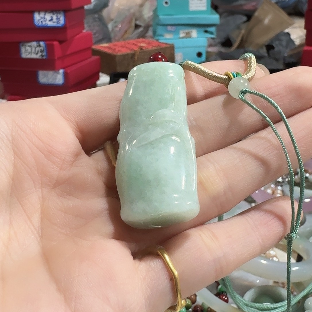 ****满翡翠未镶嵌颈饰5636