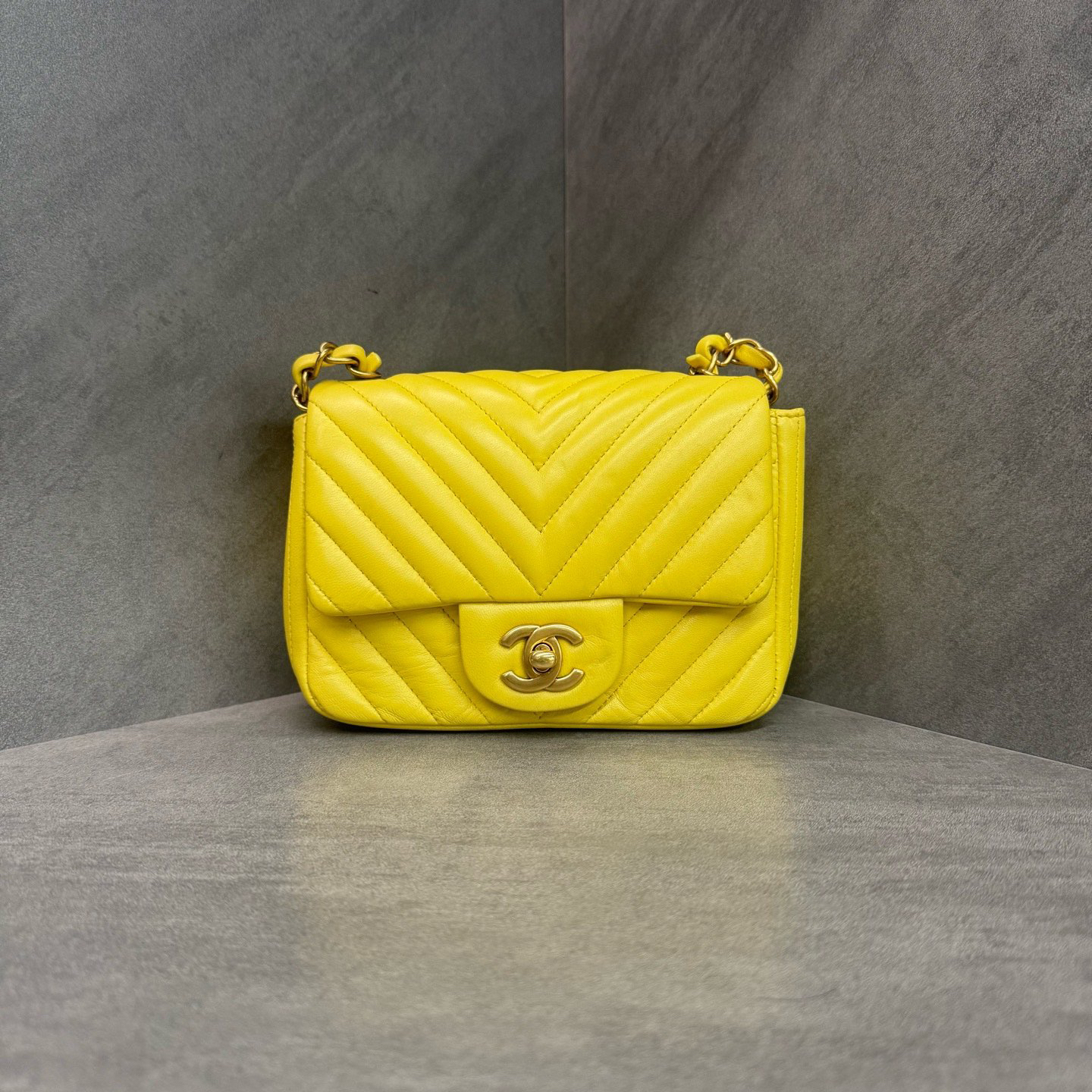 95新 Chanel/香奈儿 chanel香奈儿CF方胖子黄色V纹链条包 21开 
