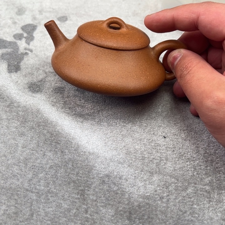 紫砂茶壶?***萝95cc金降坡隐瓢