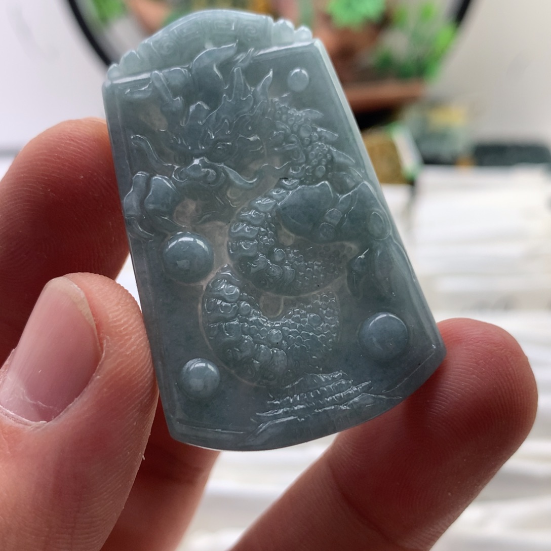 颈饰未镶嵌翡翠龙牌
