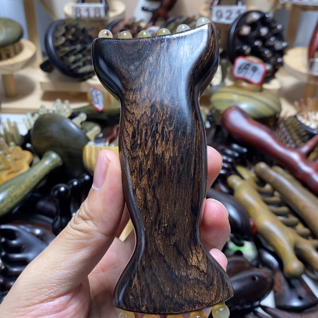 白***猫微瑕紫光檀羊角金尊