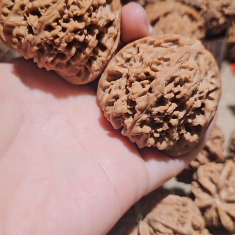 张***n文玩核桃吊坠46南疆石