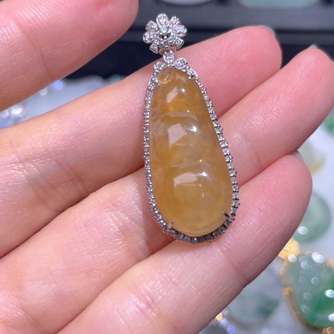 颈饰18K金镶嵌翡翠翡翠