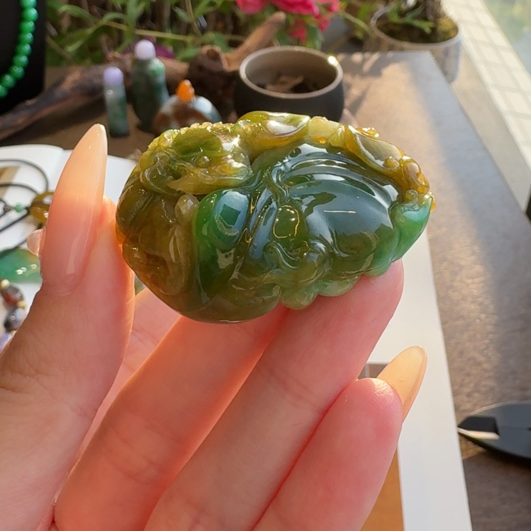 翡翠颈饰未镶嵌黄加绿事事如意