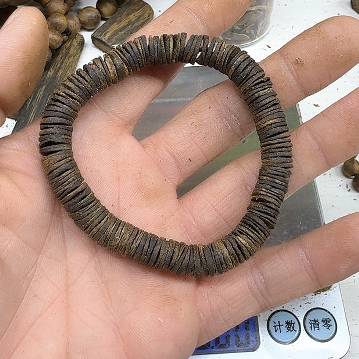 沉香手串夏***。棋楠沉水片珠0.8手串一条