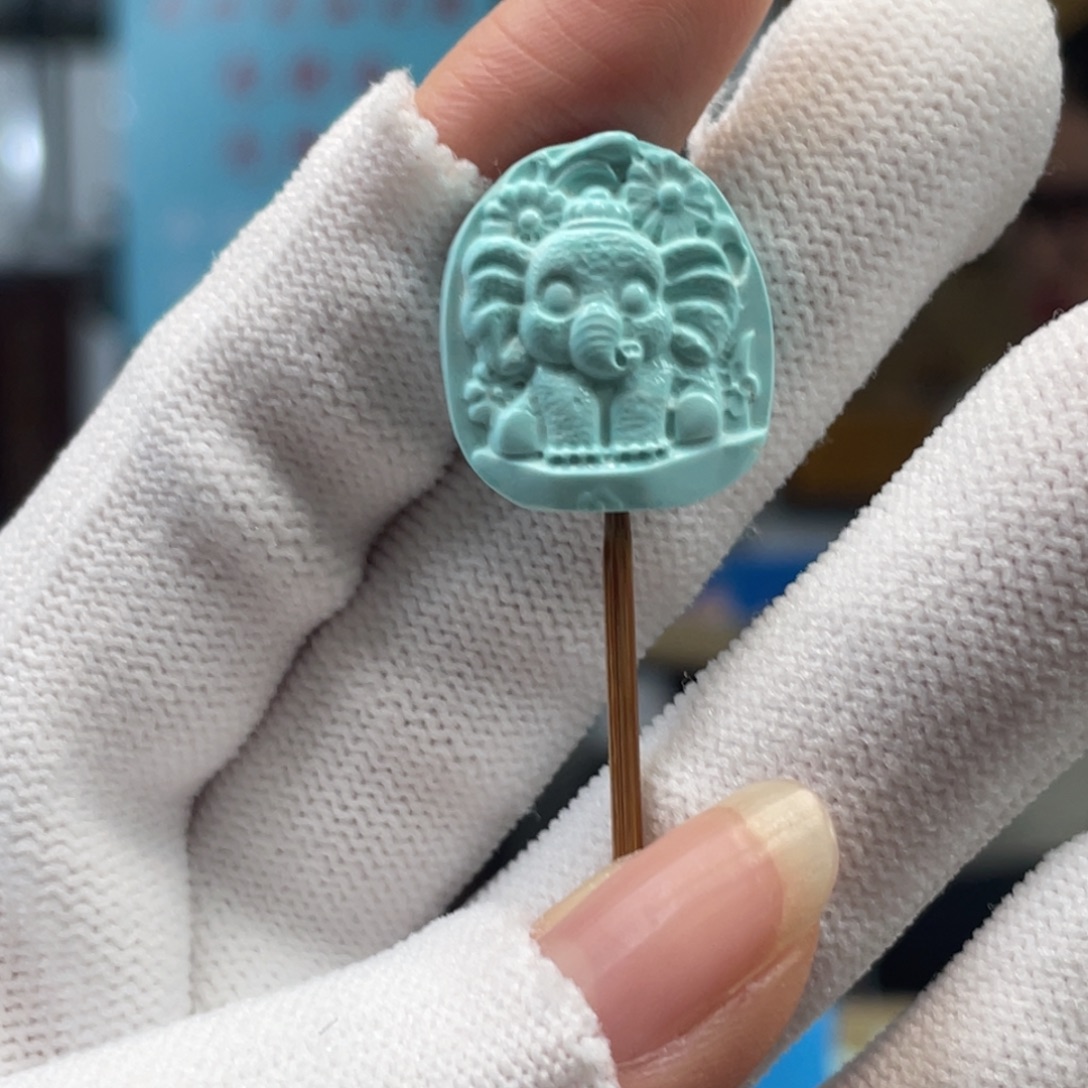 绿松石未镶嵌挂件