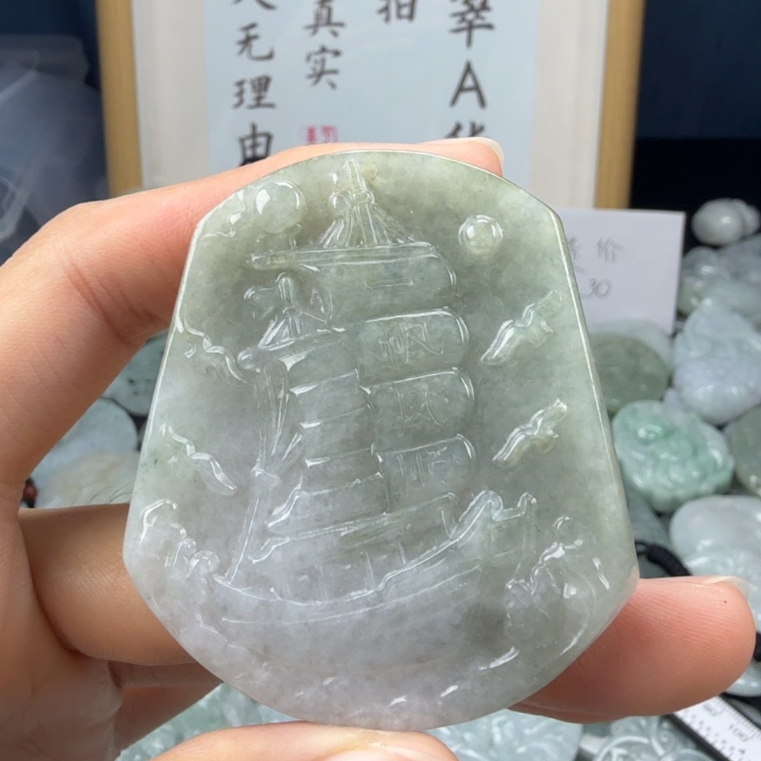 翡翠未镶嵌颈饰翡翠