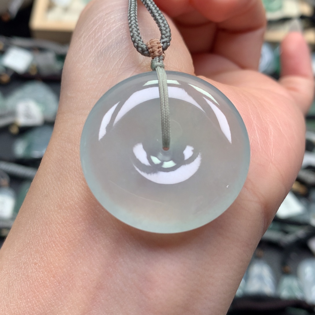 翡翠颈饰未镶嵌扣子