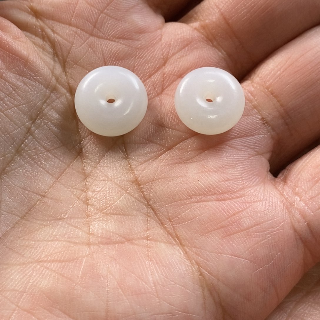 幼****和田玉未镶嵌颈饰