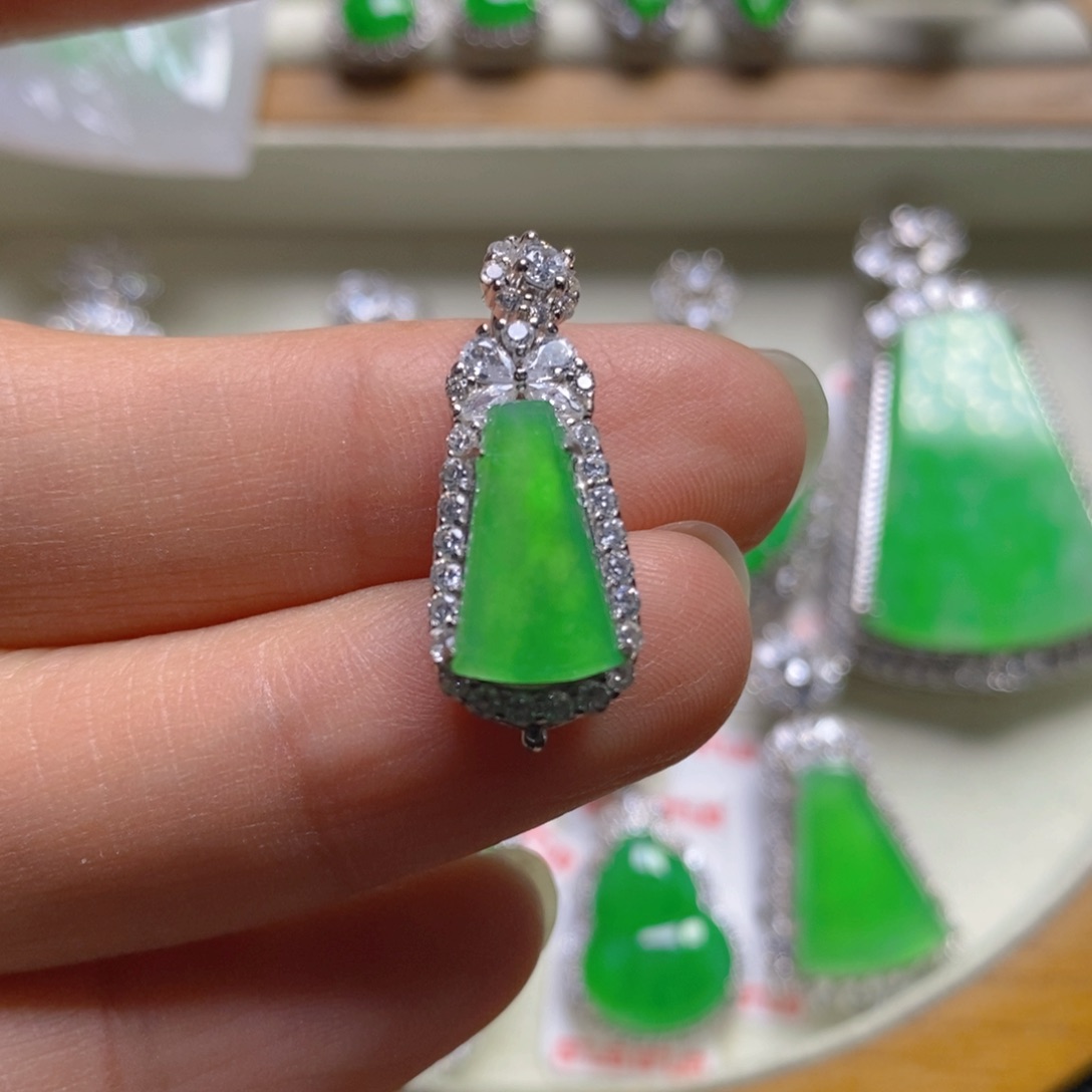 翡翠颈饰银S925镶嵌无事吊坠