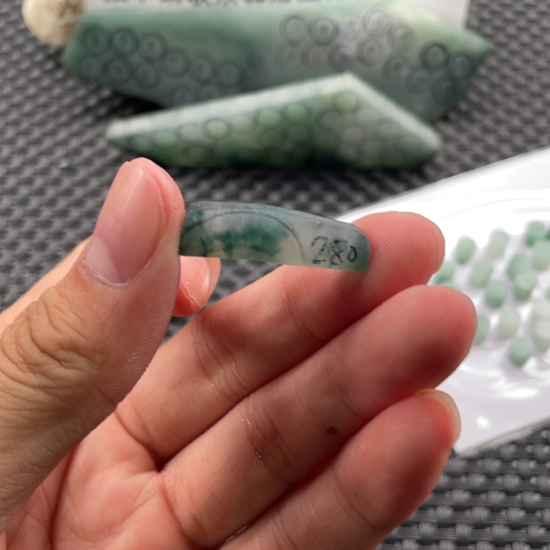 未镶嵌定制翡翠马鞍