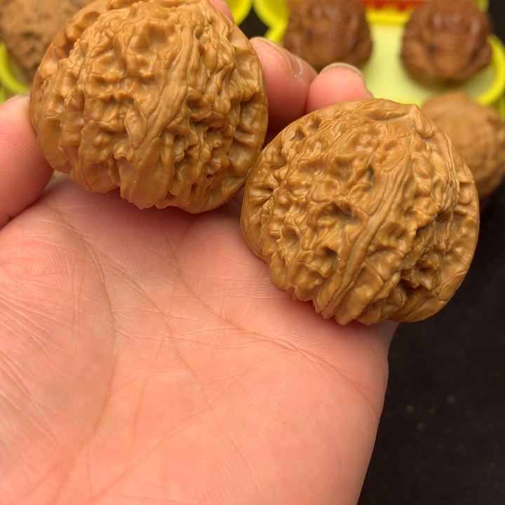 文玩核桃吊坠白狮子41
