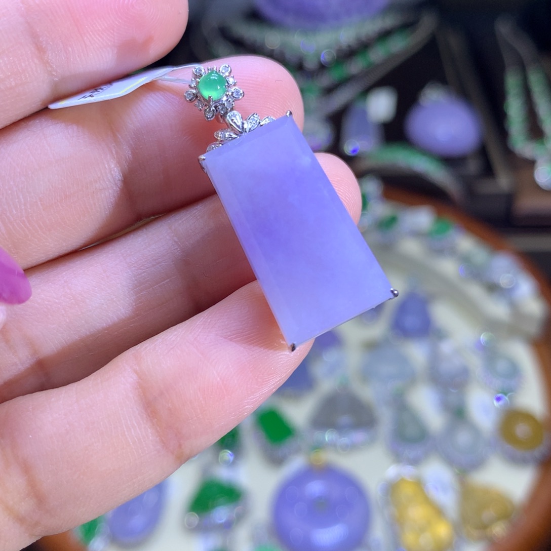 翡翠颈饰18K金镶嵌翡翠