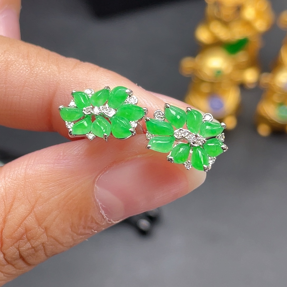 翡翠18K金镶嵌耳饰绿蛋面