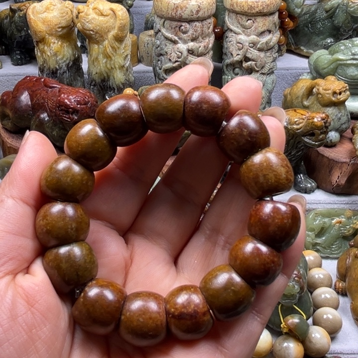 尹***风岫岩河磨玉（透闪石质玉）未镶嵌手串