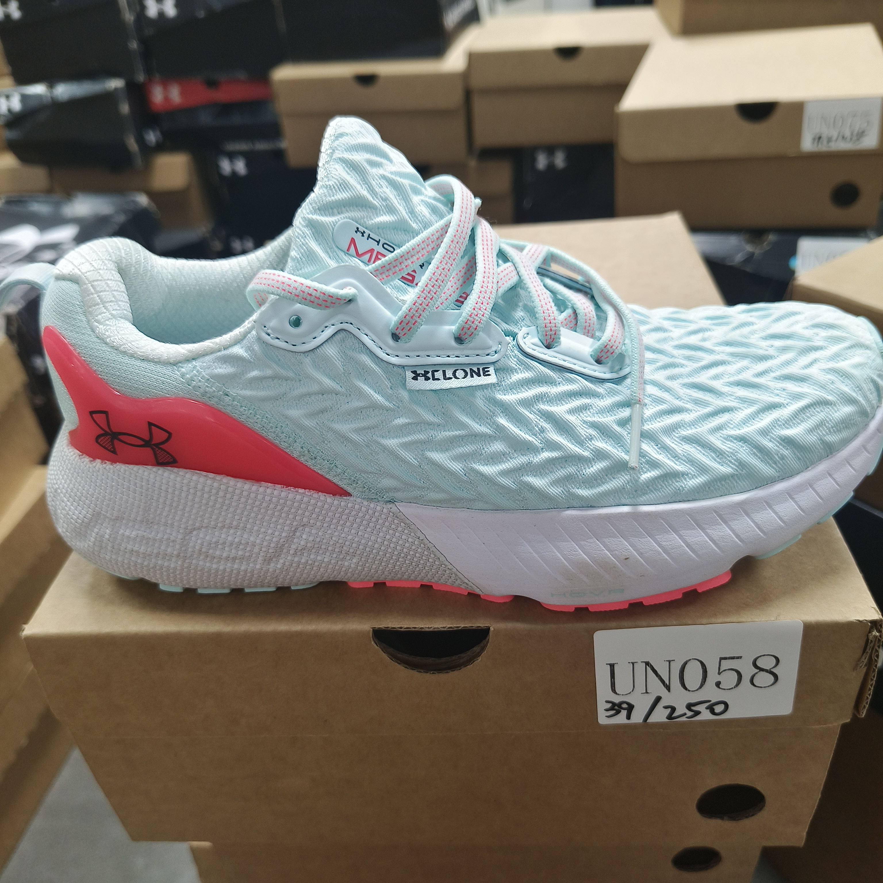 断码运动鞋-安德玛-UN058