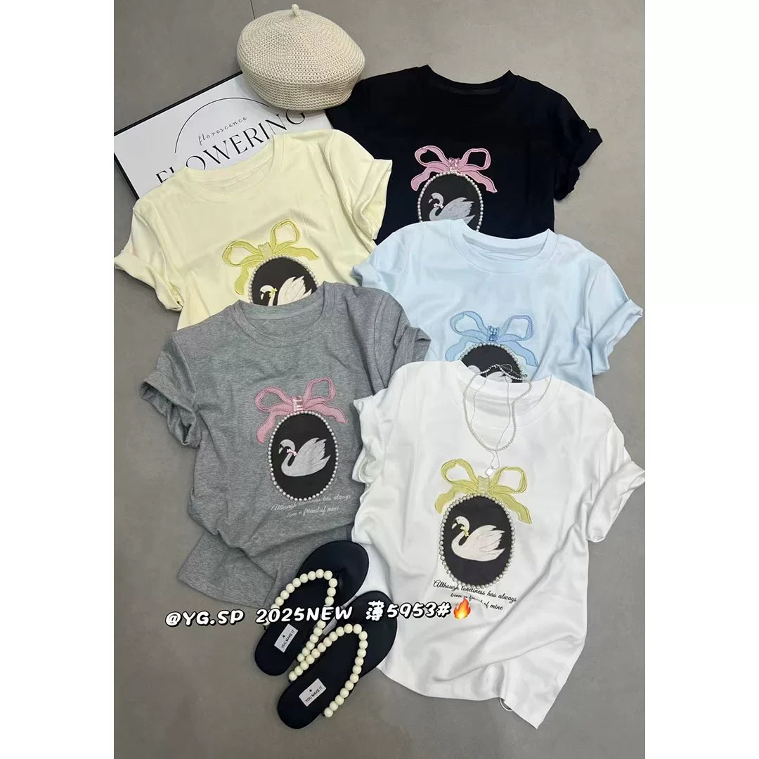 盈盈荷梵家重工小天鵝T恤