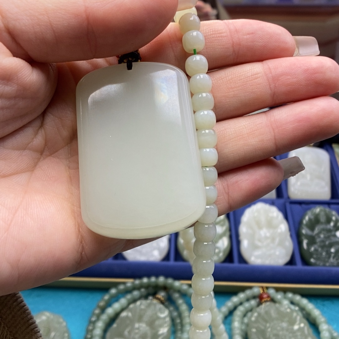 和田玉颈饰未镶嵌虎*?