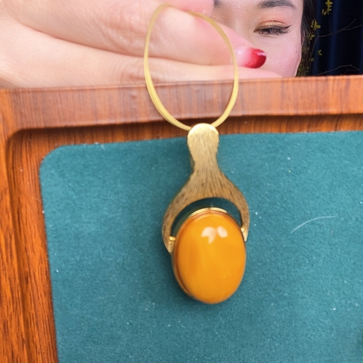 蜜蜡颈饰银S925镶嵌吊坠