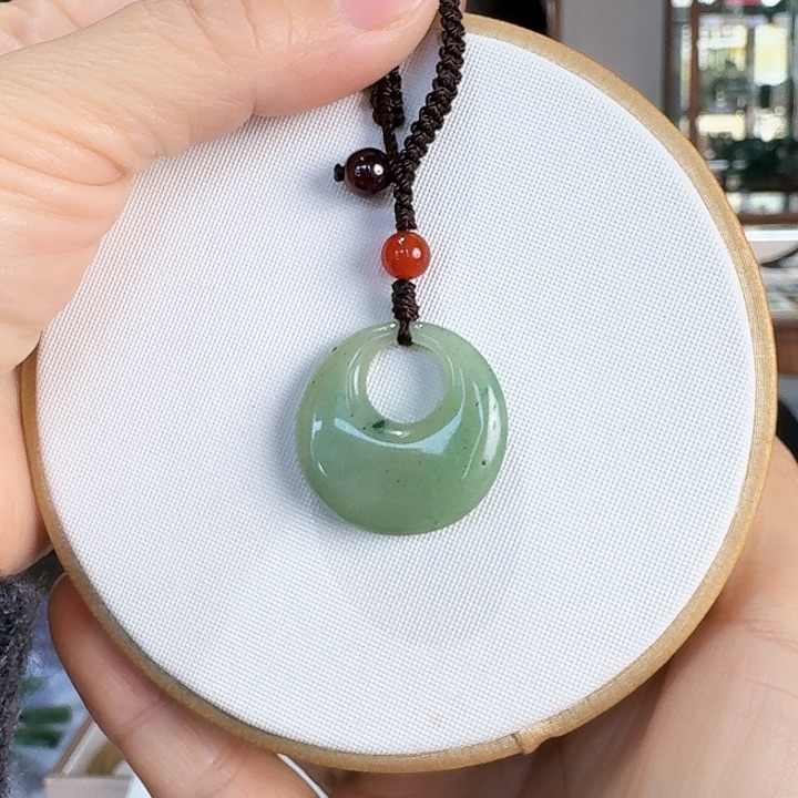 密玉（石英质玉）吊坠合金