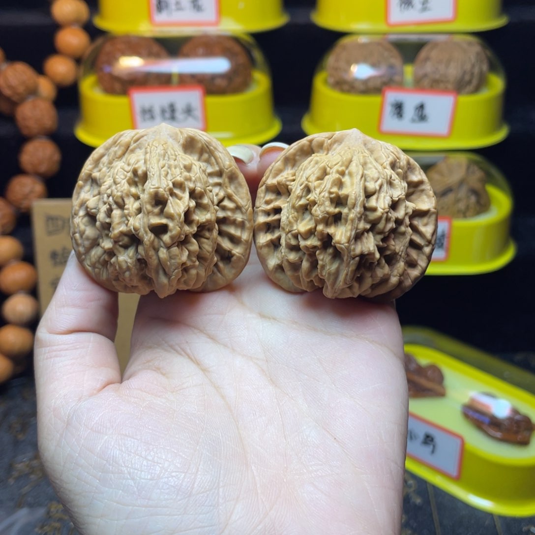 文玩核桃把件麦穗虎头45