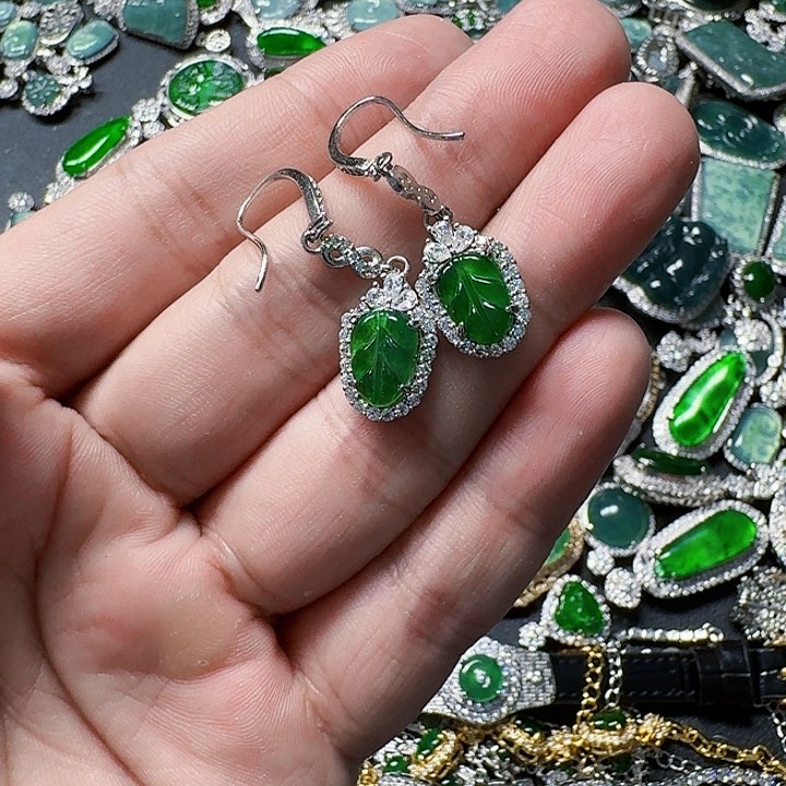 翡翠颈饰未镶嵌天然A货翡翠放漏