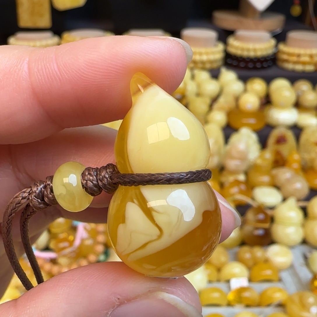 琥珀未镶嵌套链天然俄料溶洞妖花蜜蜡葫芦吊坠