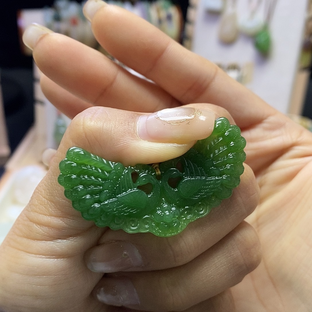 颈饰未镶嵌和田玉?**知