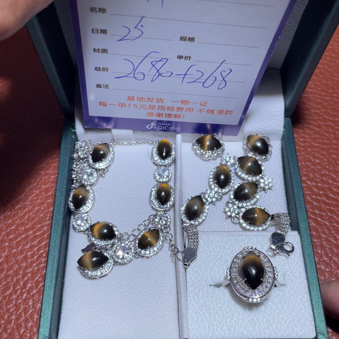 和田玉挂件未镶嵌人****泊