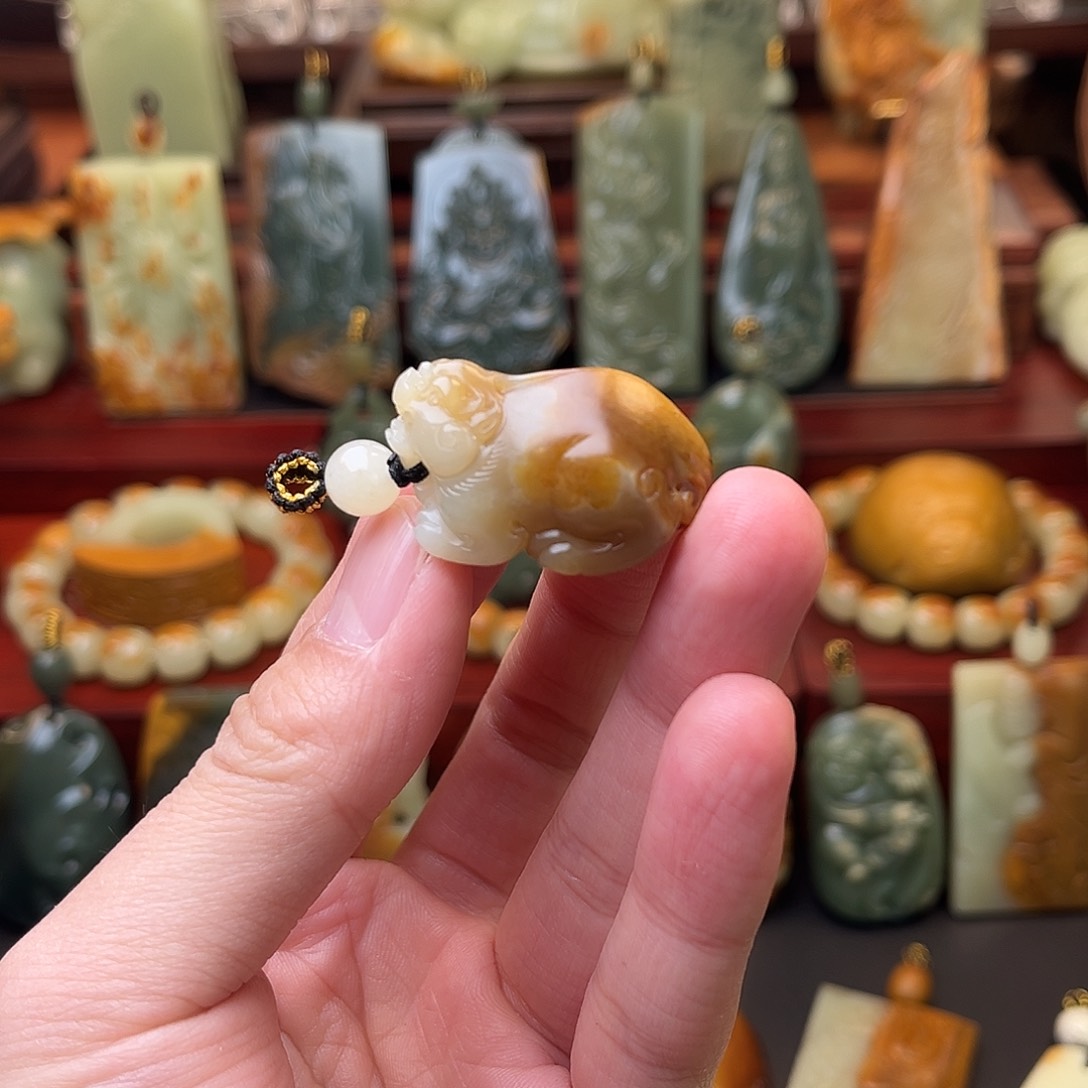 岫岩河磨玉（透闪石质玉）颈饰未镶嵌龙***g