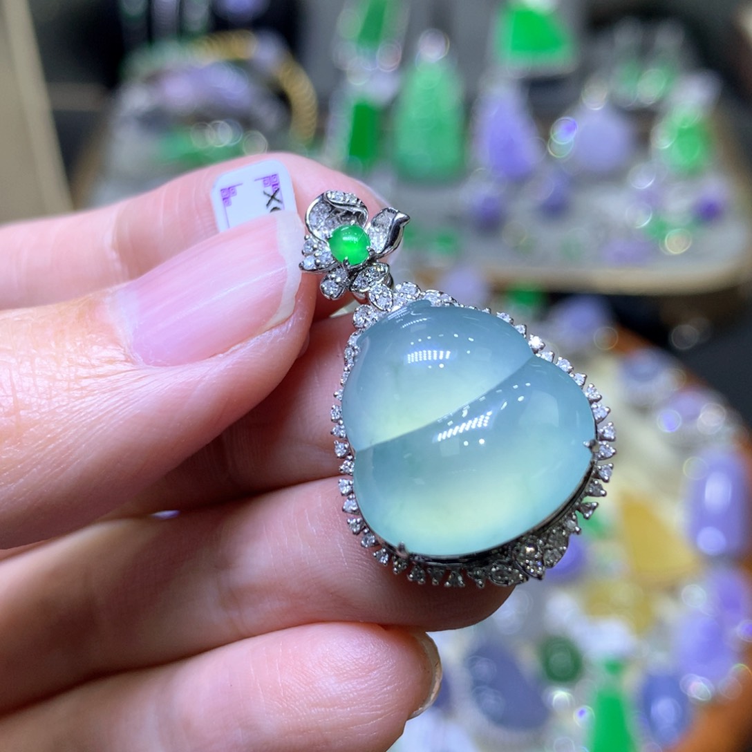 【闪购商品】翡翠颈饰18K金镶嵌翡翠吊坠项链