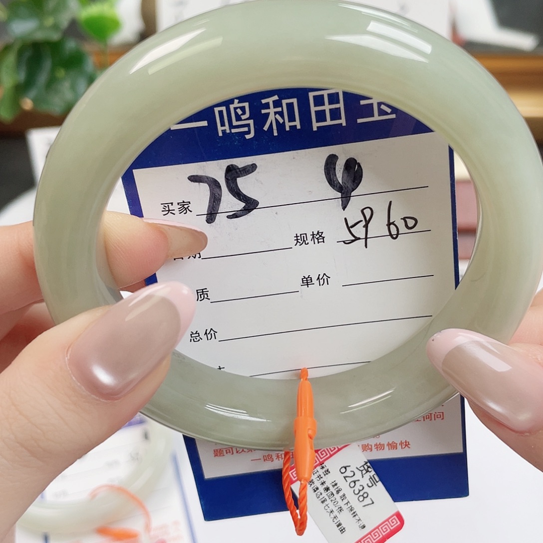 和田玉未镶嵌手镯