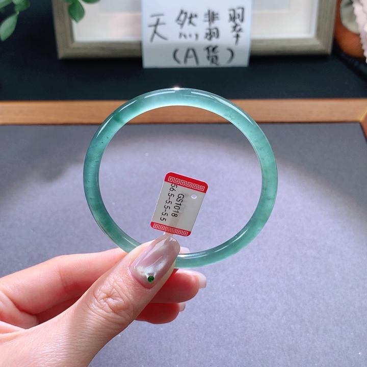 翡翠手镯未镶嵌天然翡翠手镯