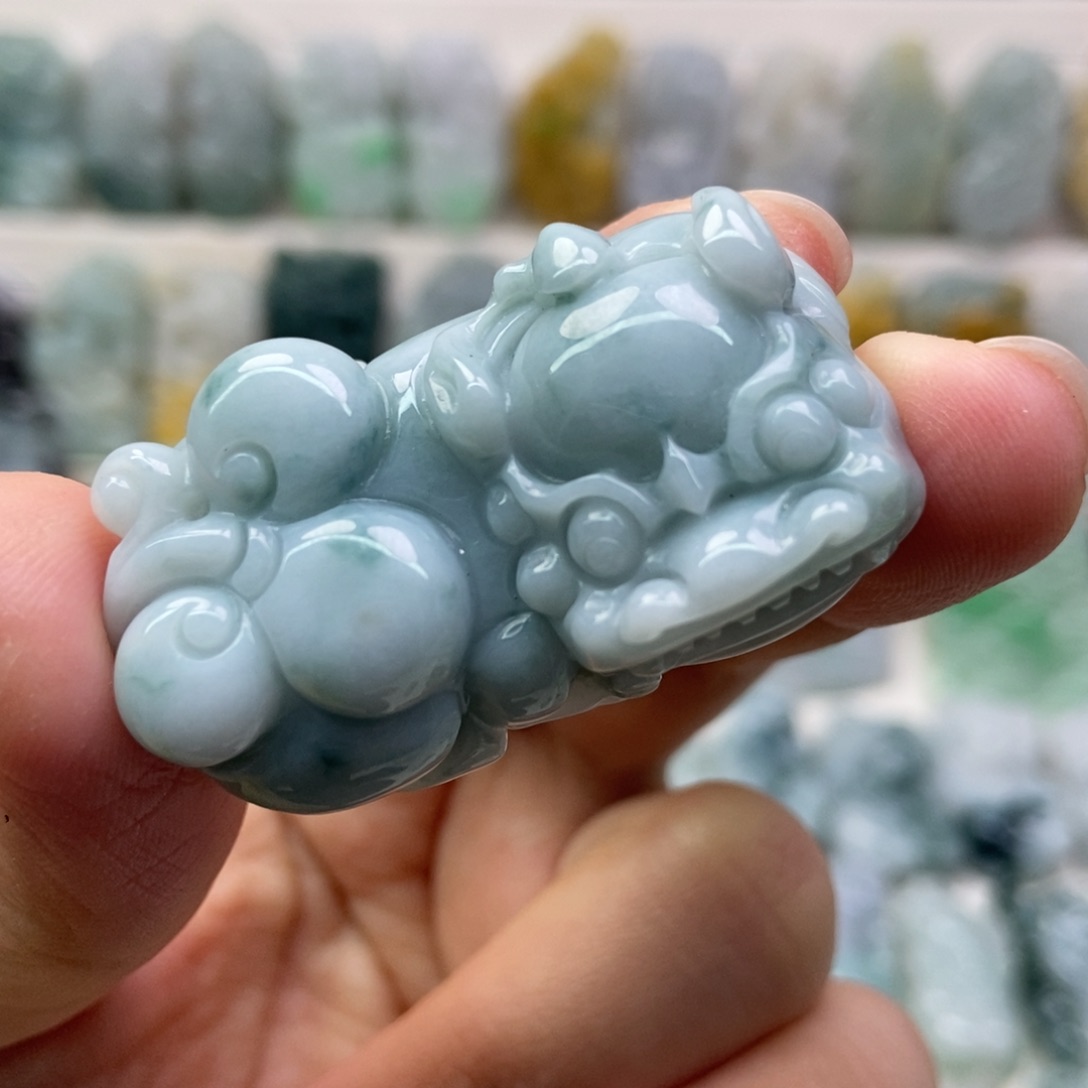 翡翠吊坠(赠链)未镶嵌