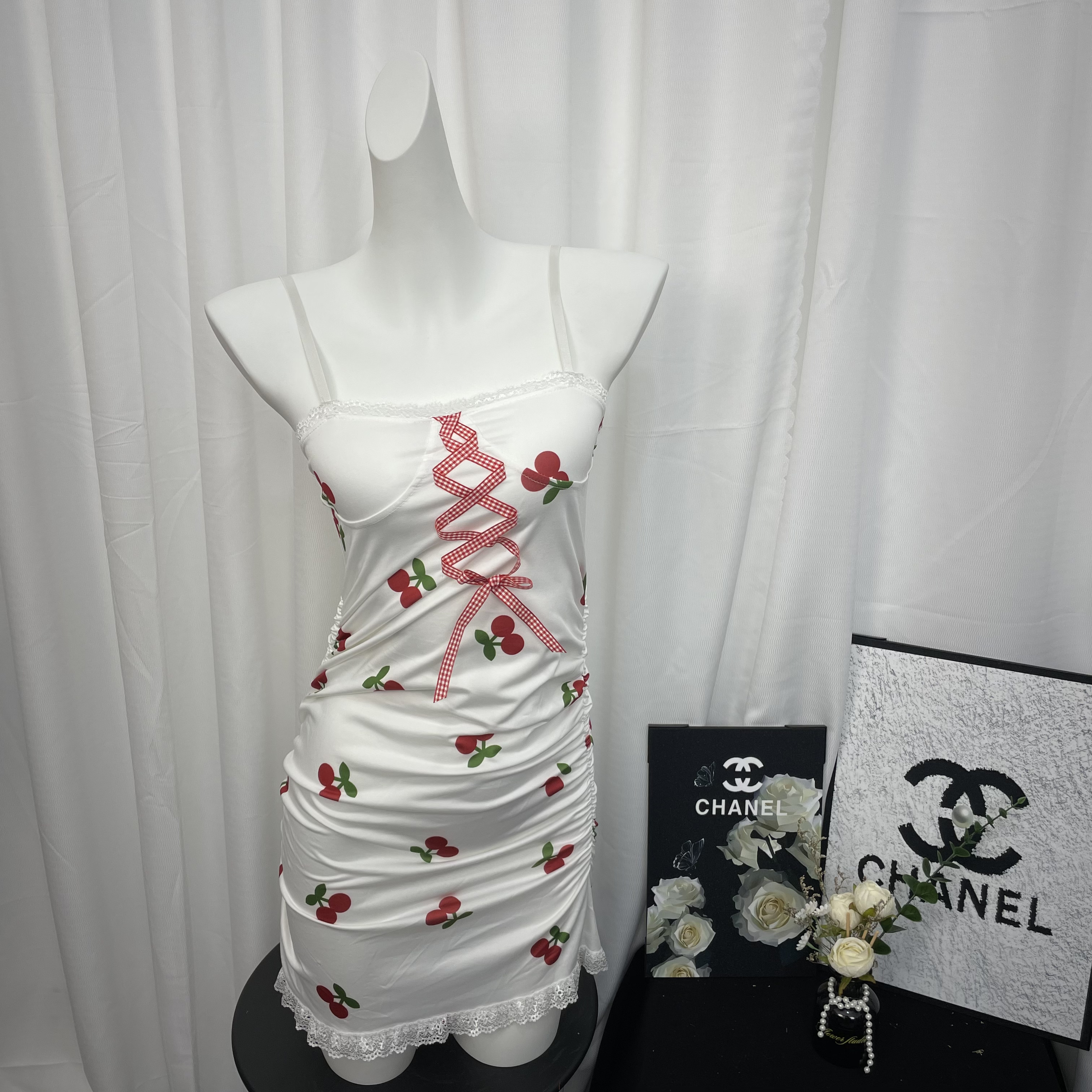 性感纯欲蕾丝花边吊带带胸垫夏季薄款女睡裙