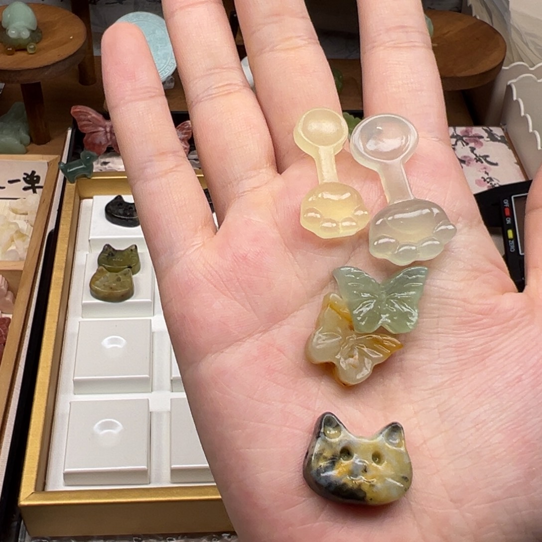 上***欠蛇纹石玉合金吊坠(不含链)