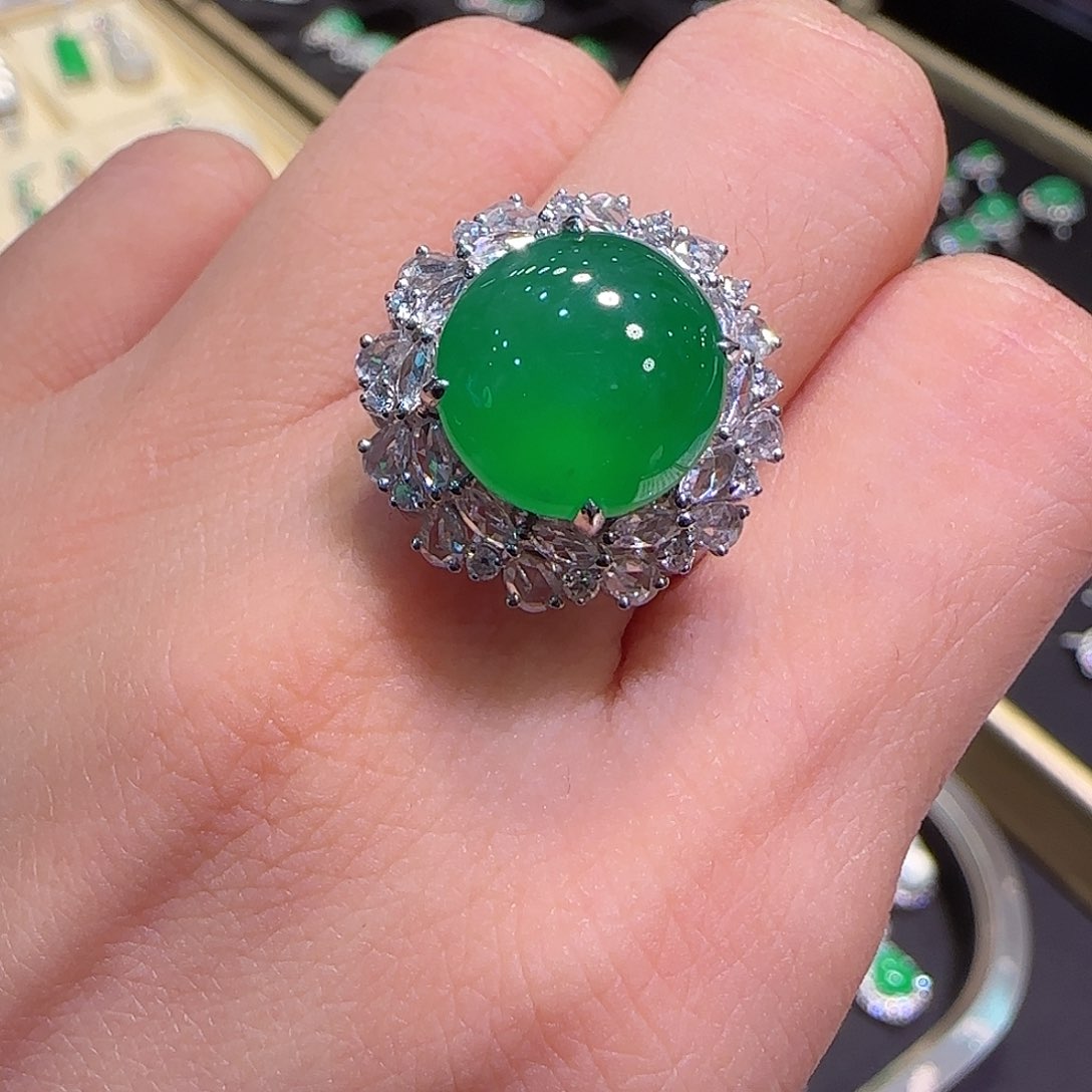 翡翠戒指18K金镶嵌戒指