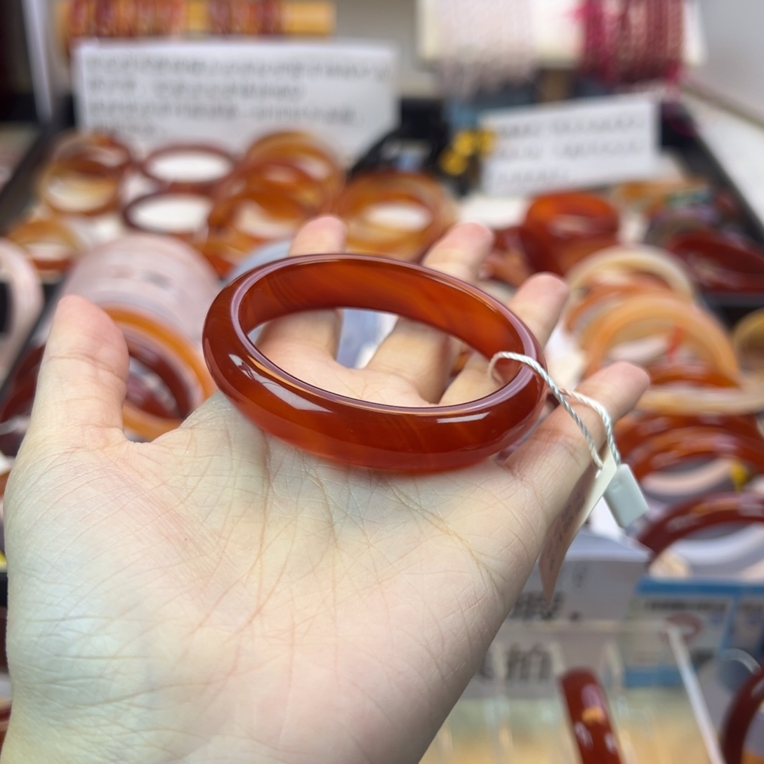 玛瑙/玉髓手镯未镶嵌小**?