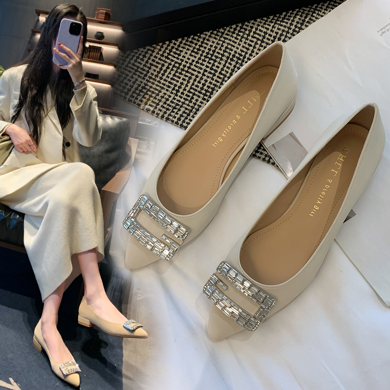 黑/杏/卡其三色浅口大码女鞋粗跟水钻方扣宽脚胖脚大码女鞋尖头