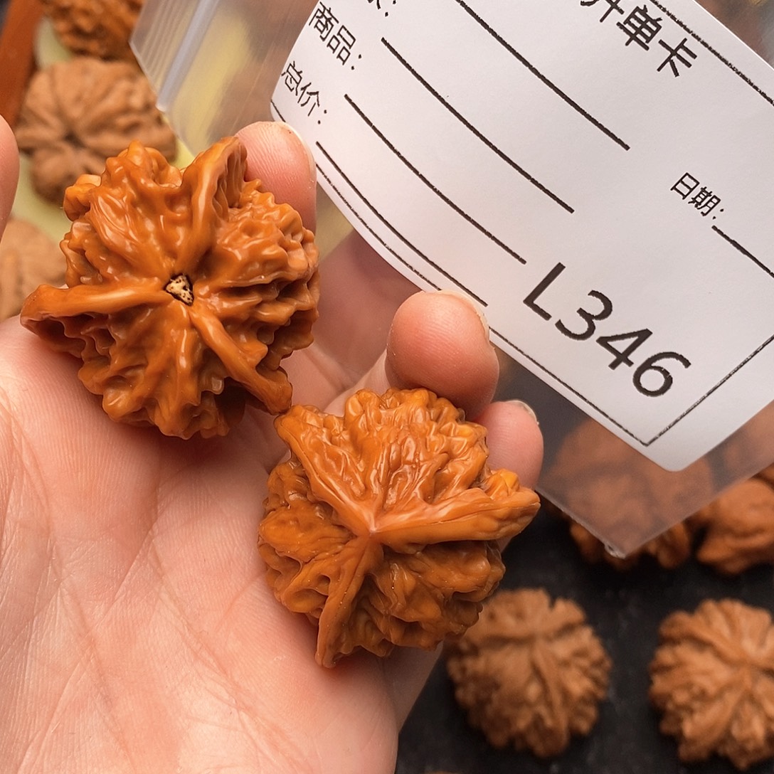 勾***万把件文玩核桃精品三棱