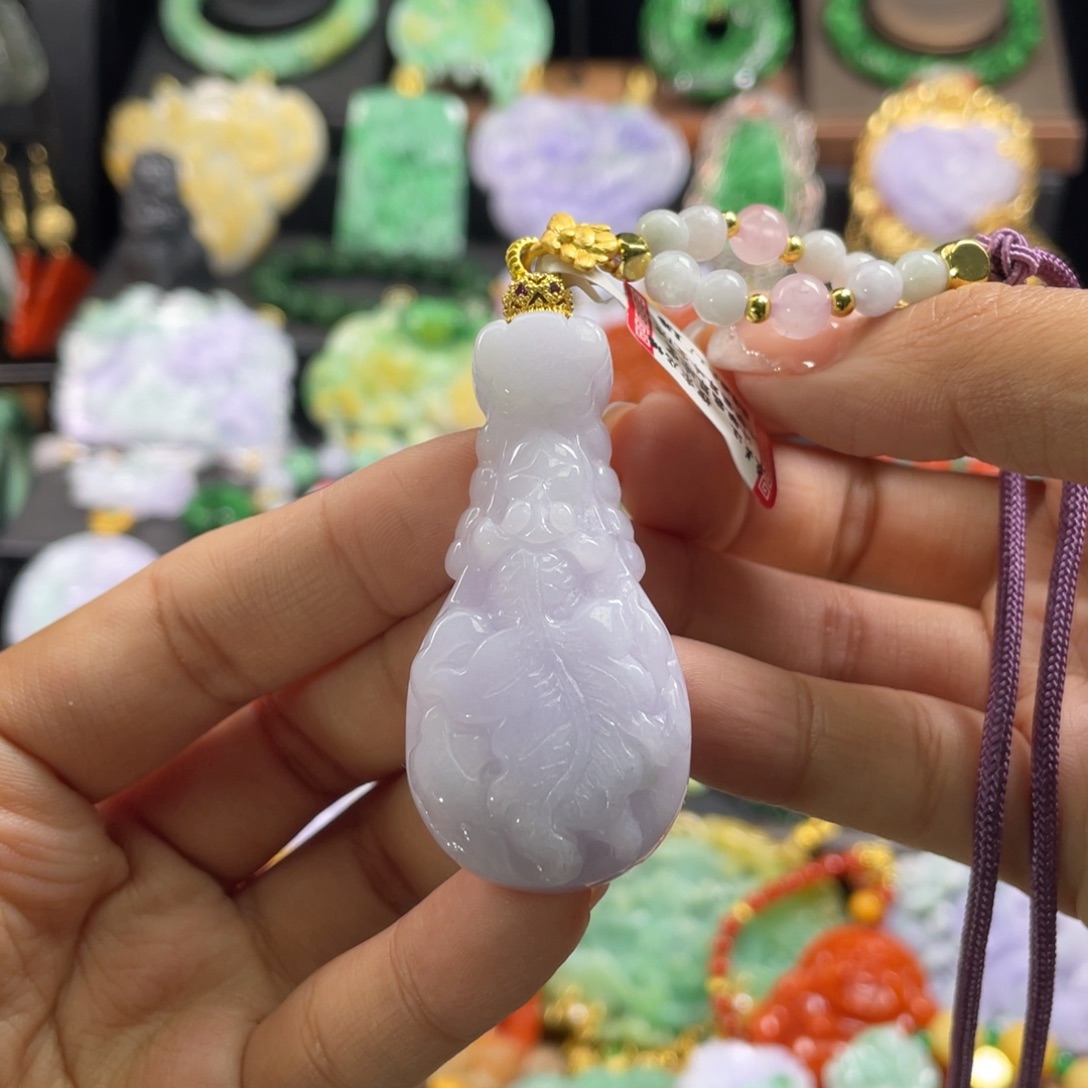 翡翠未镶嵌颈饰待编织