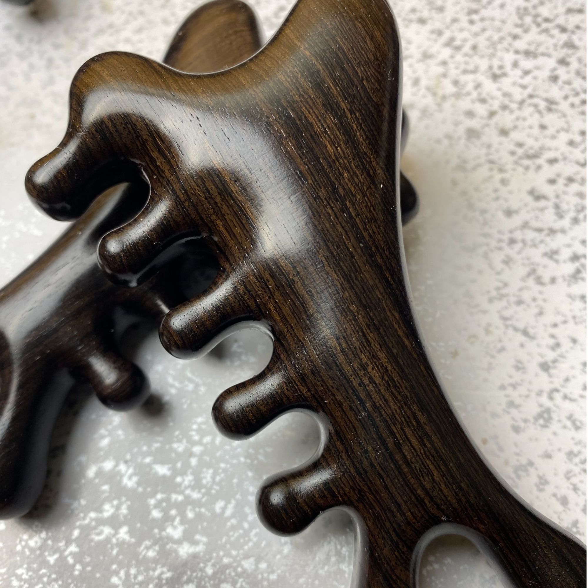 四合一 小怪兽 紫光檀 犀牛角紫檀按摩梳一物一拍疏通