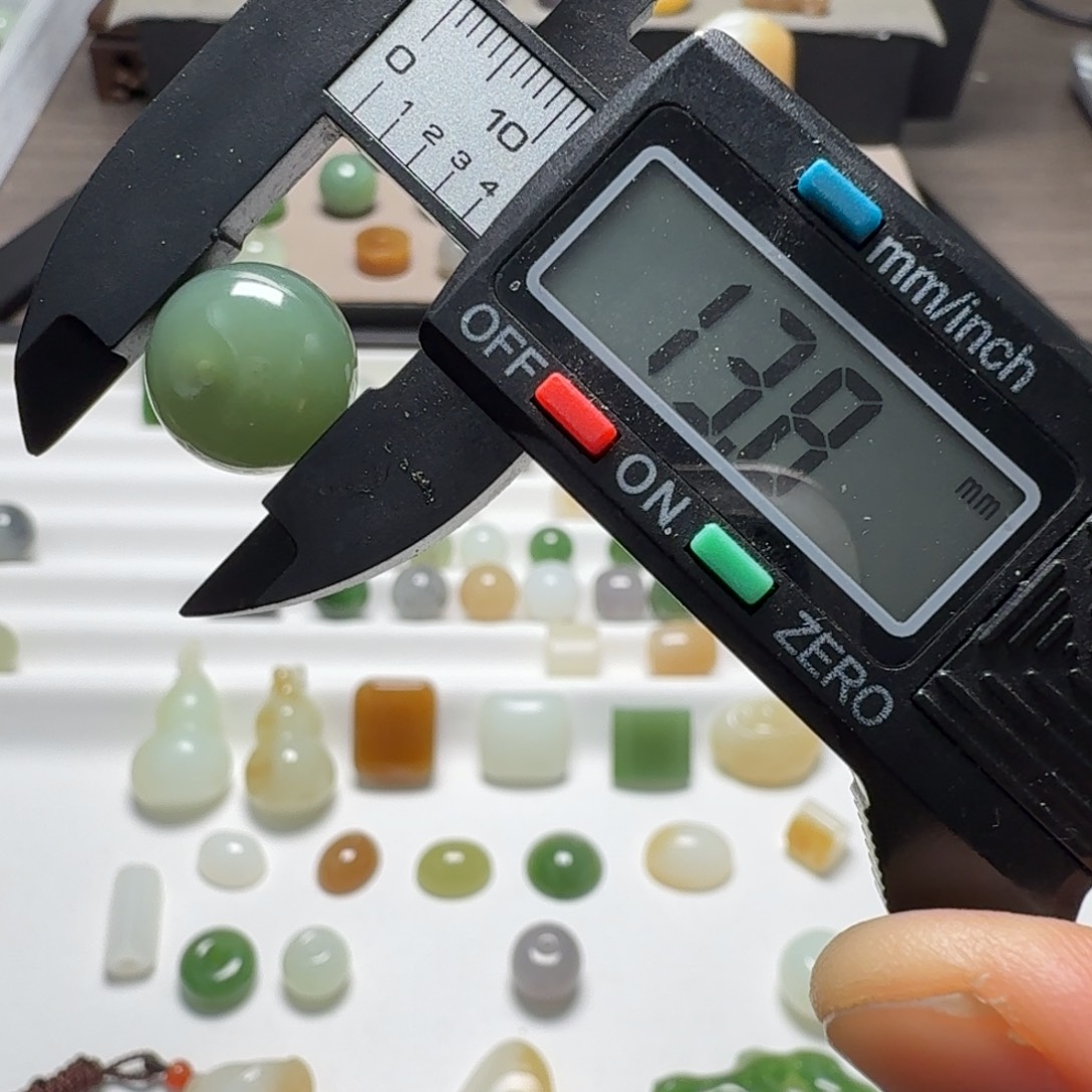 颈饰未镶嵌和田玉?****c