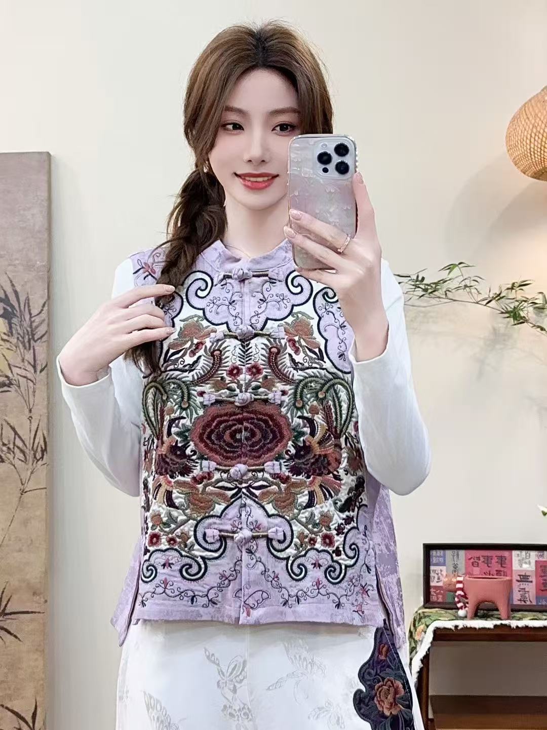 MYSG2025春季新款复古立领盘扣无袖马甲民族风刺绣缎面提花坎肩女