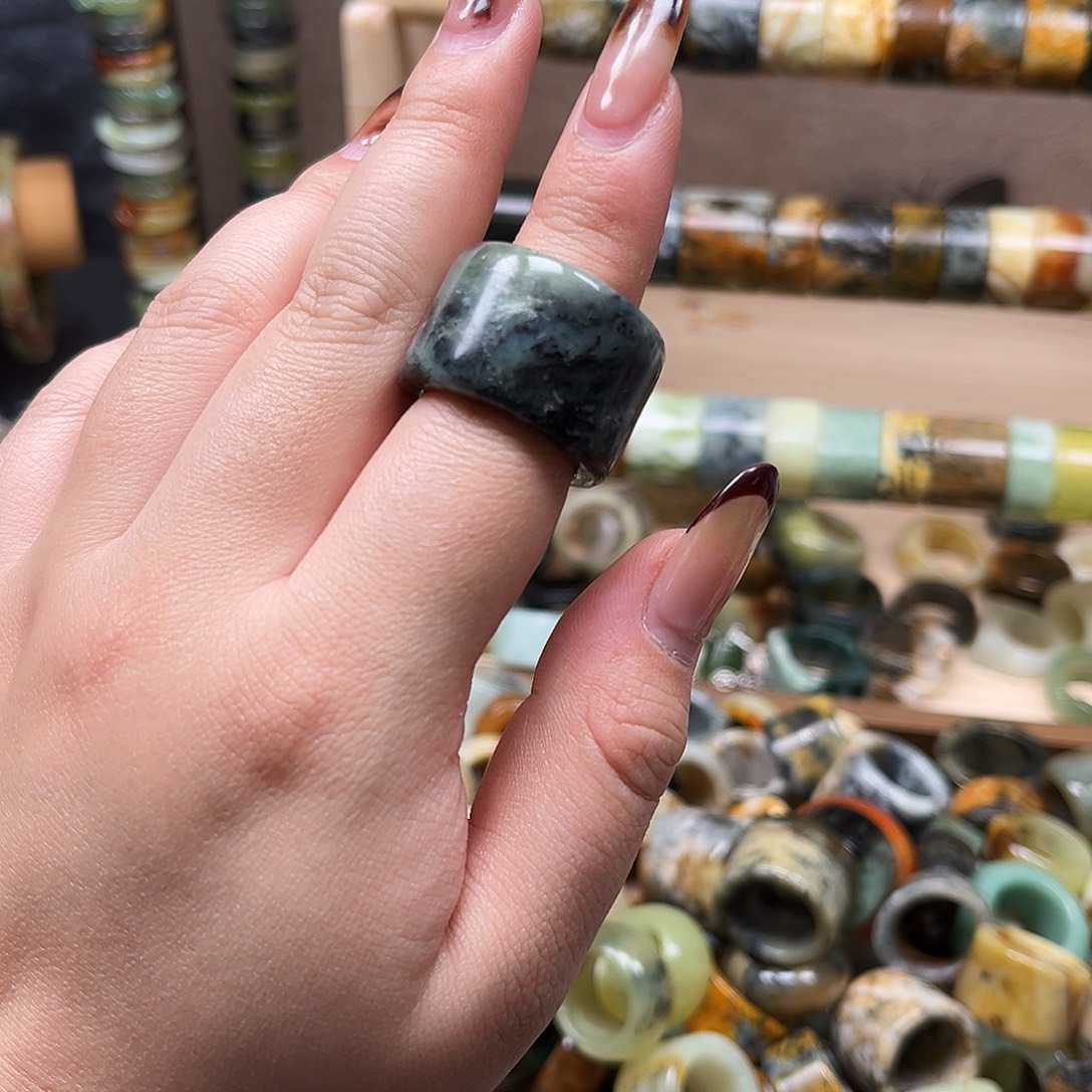 音***情蛇纹石玉未镶嵌戒指18.5不退不换微瑕