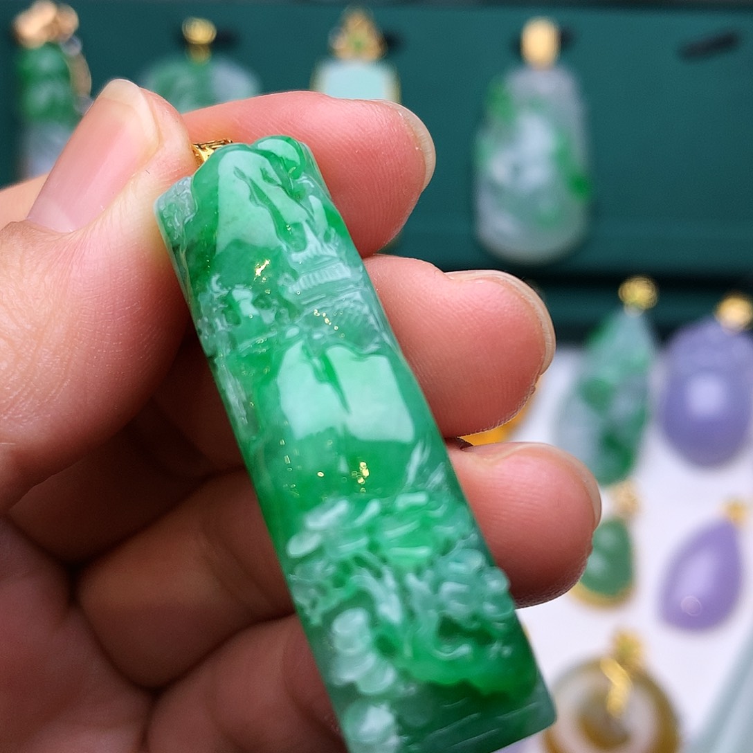 翡翠18K金镶嵌颈饰卡10