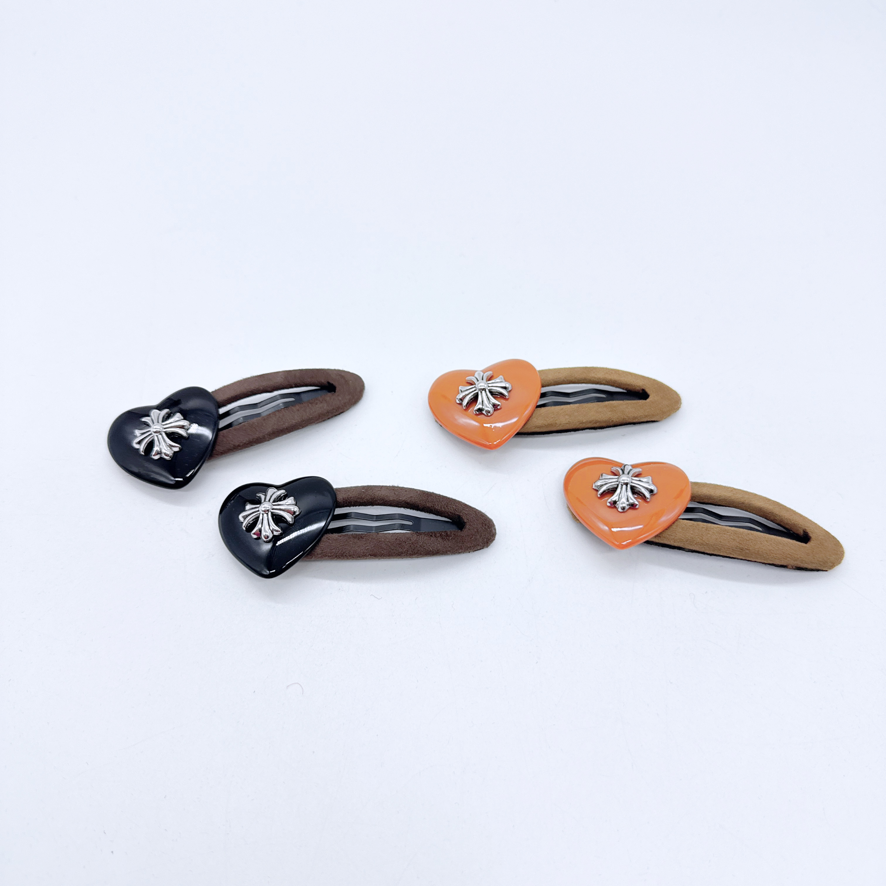 Mi33 绒面镂空爱心十字标BB夹 Y35063E4-5