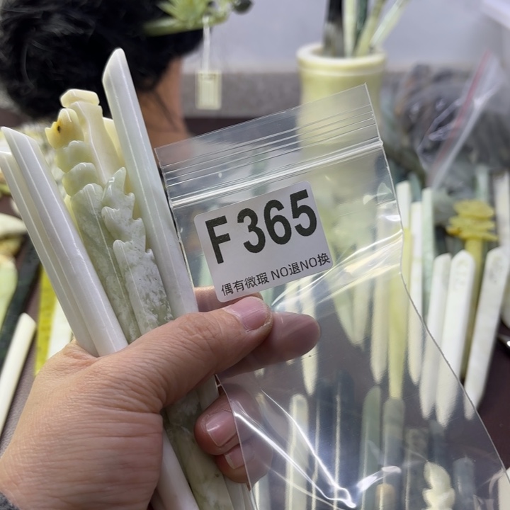 蛇纹石玉发饰合金栀*